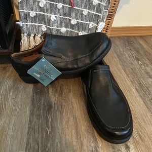 NWT Clark’s black leather Stratton easy on shoes size 14 XW extra wide.